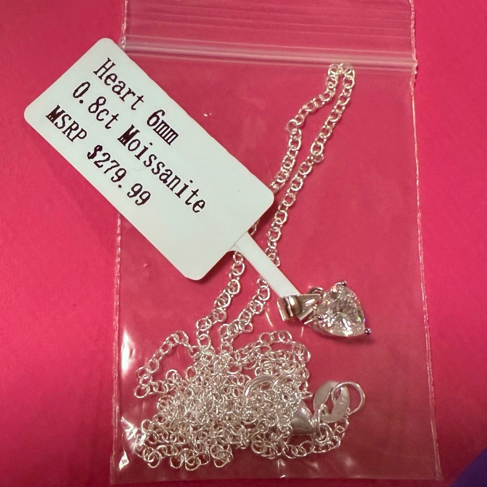 Beautiful Dainty .8 Ct Heart Pendant Necklace - Picture 2 of 5